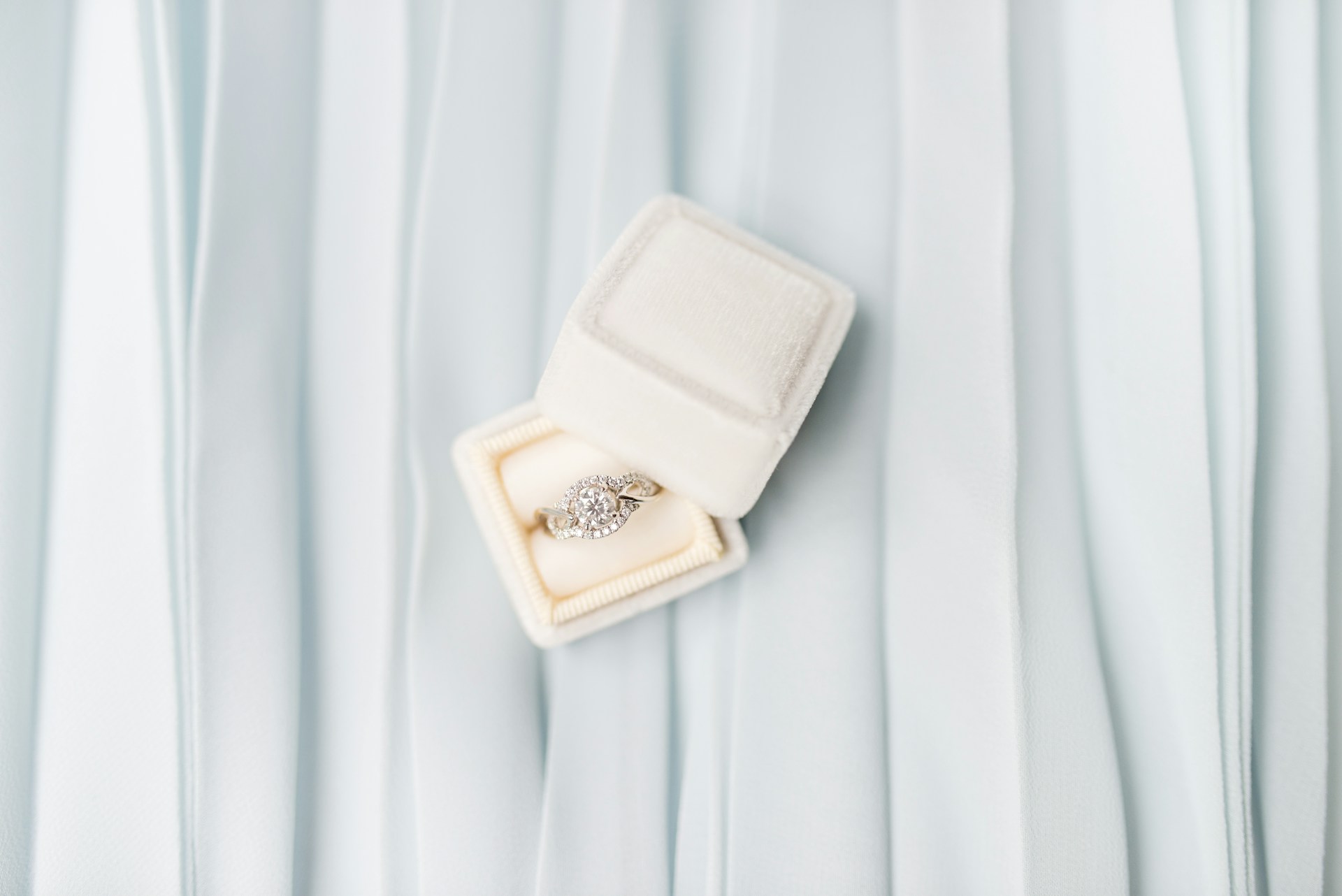 What Makes a Timeless Engagement Ring Design?