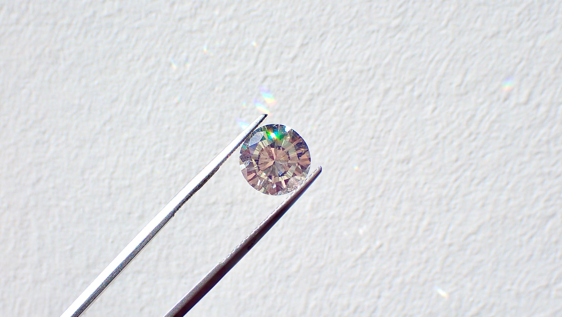 The Role of Clarity and Cut in Bigger Diamonds