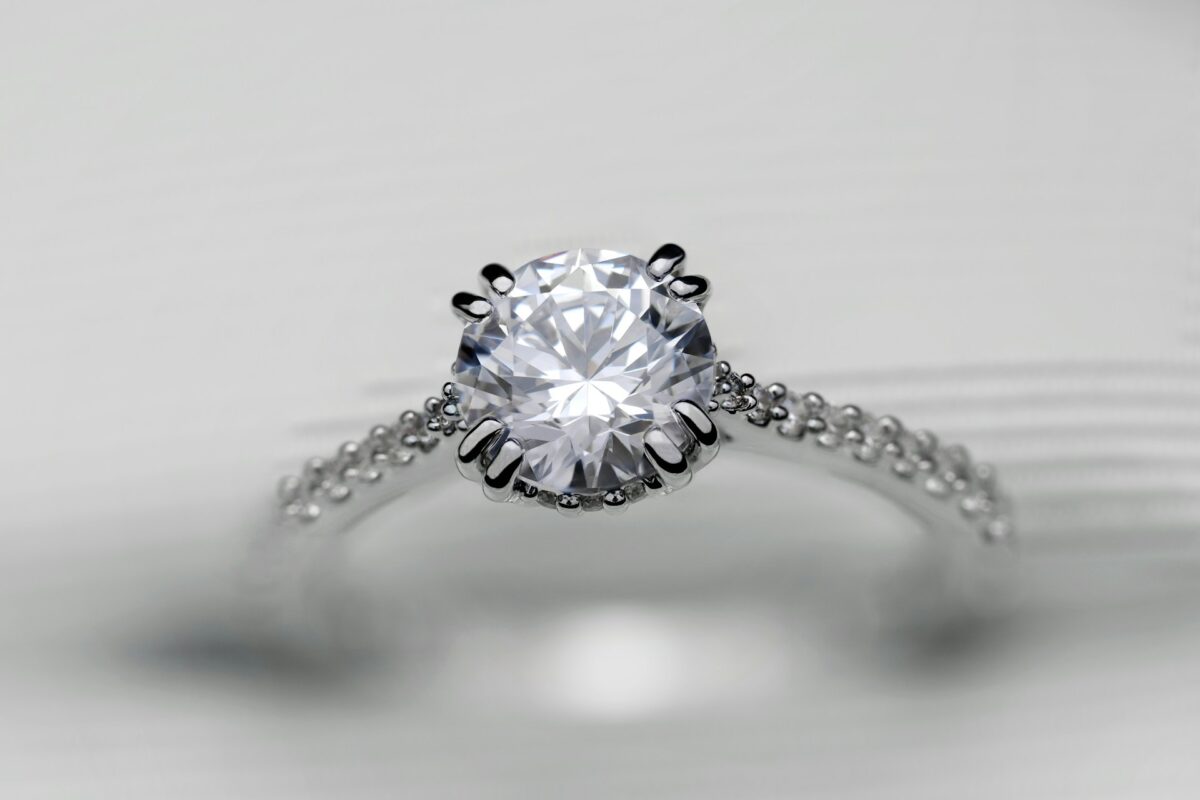From 2 to 5-Carats: What Lab-Grown Diamonds Offer Engagement Ring Shoppers