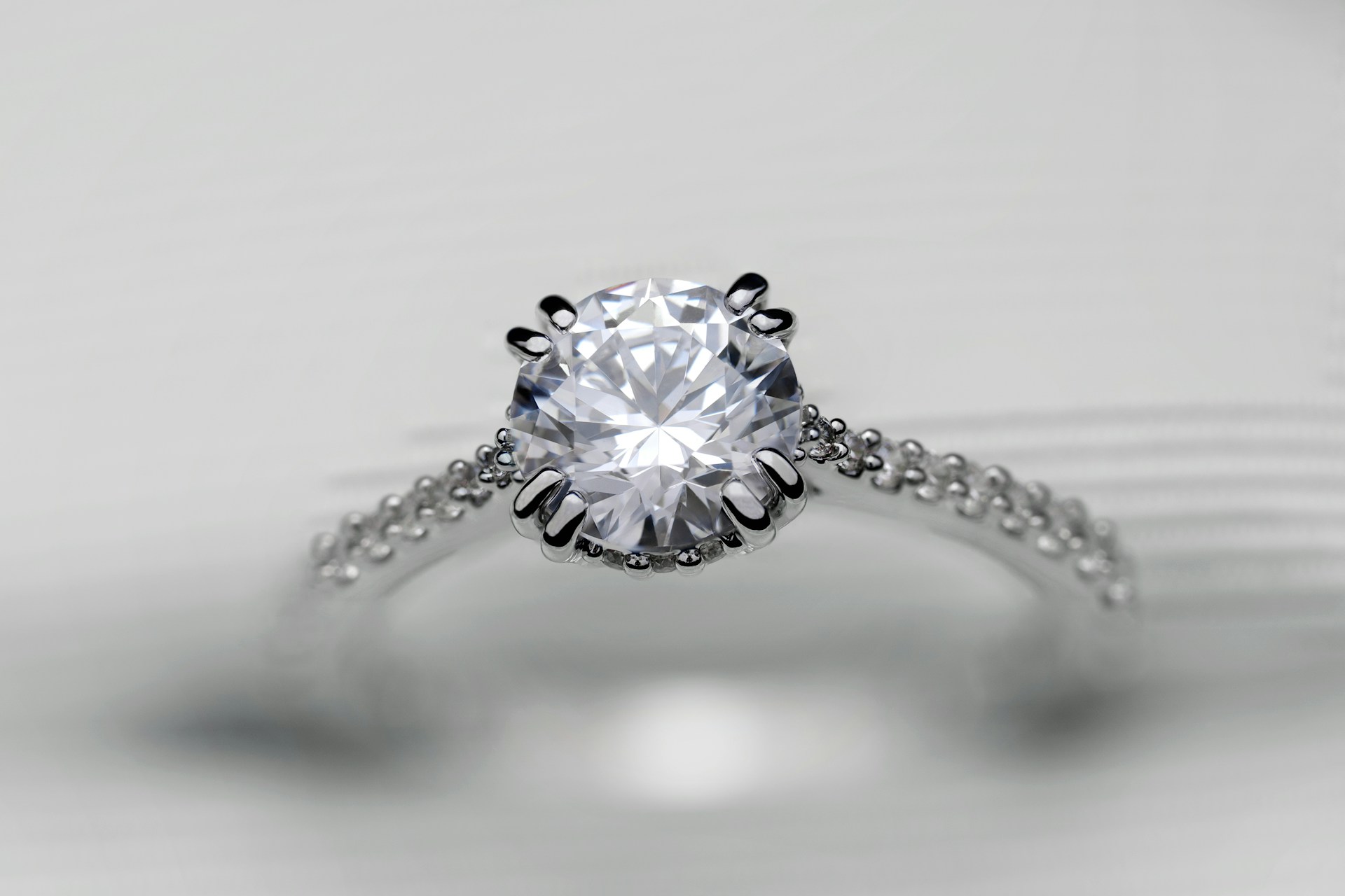 From 2 to 5-Carats: What Lab-Grown Diamonds Offer Engagement Ring Shoppers