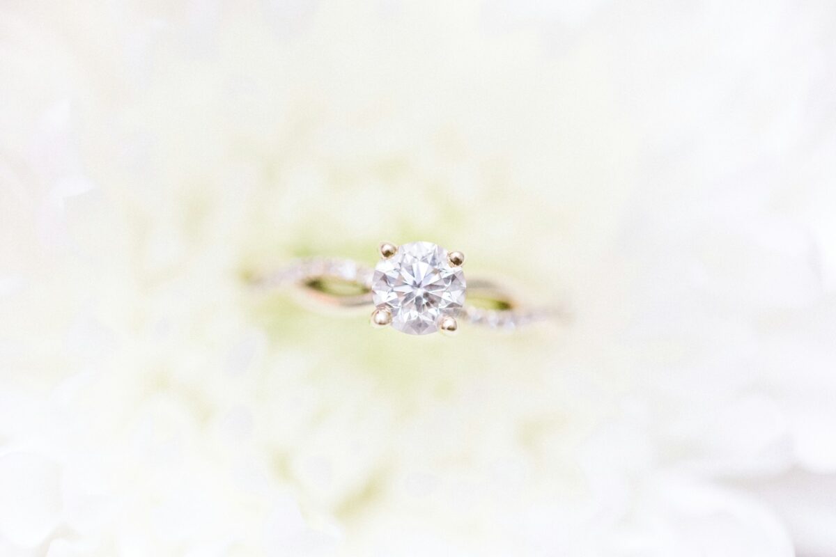 The Ultimate Guide to 6–8 Carat Diamonds: What Buyers Should Know