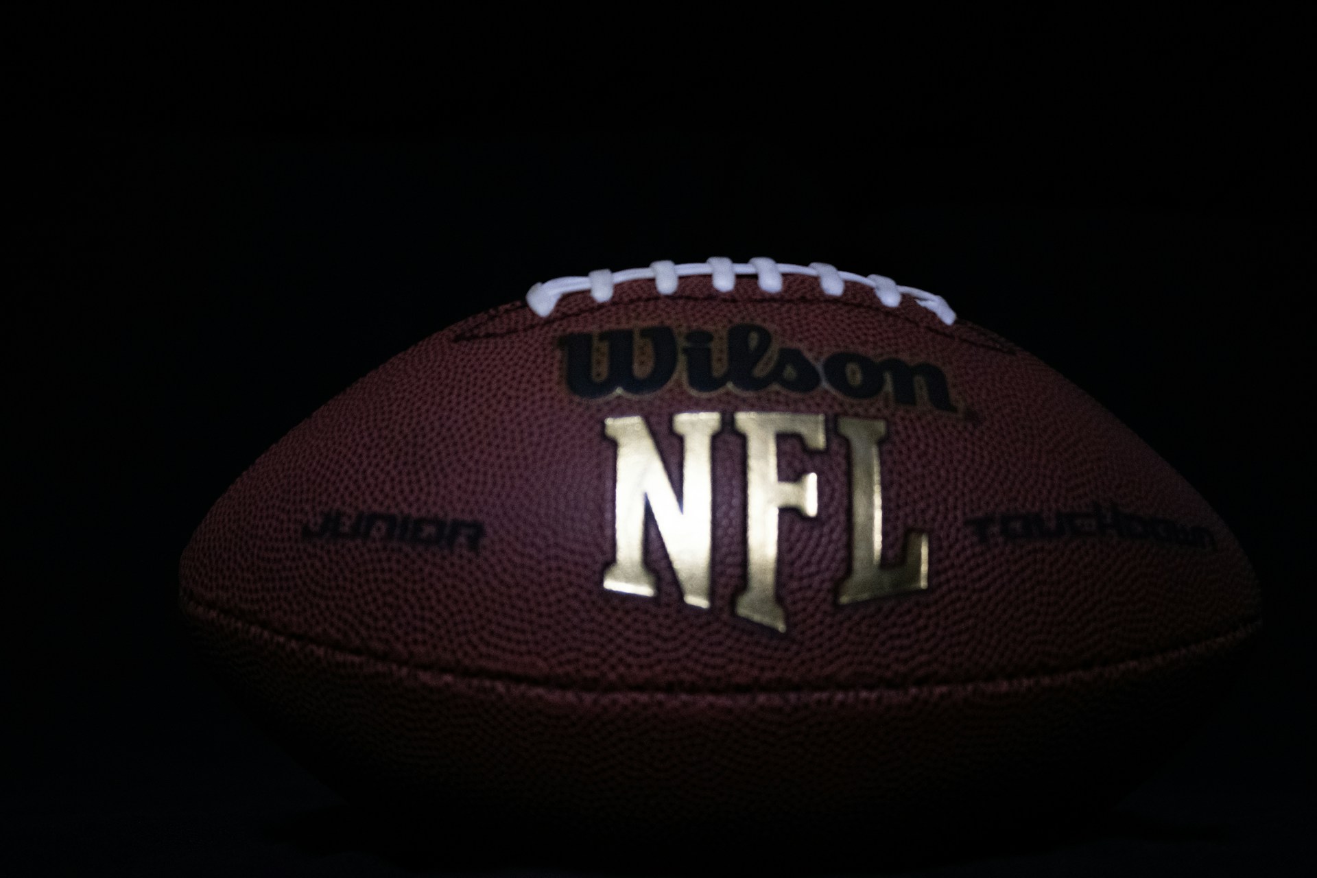 Tech Meets Gridiron: How AI and Data Analytics Are Revolutionizing NFL Performance