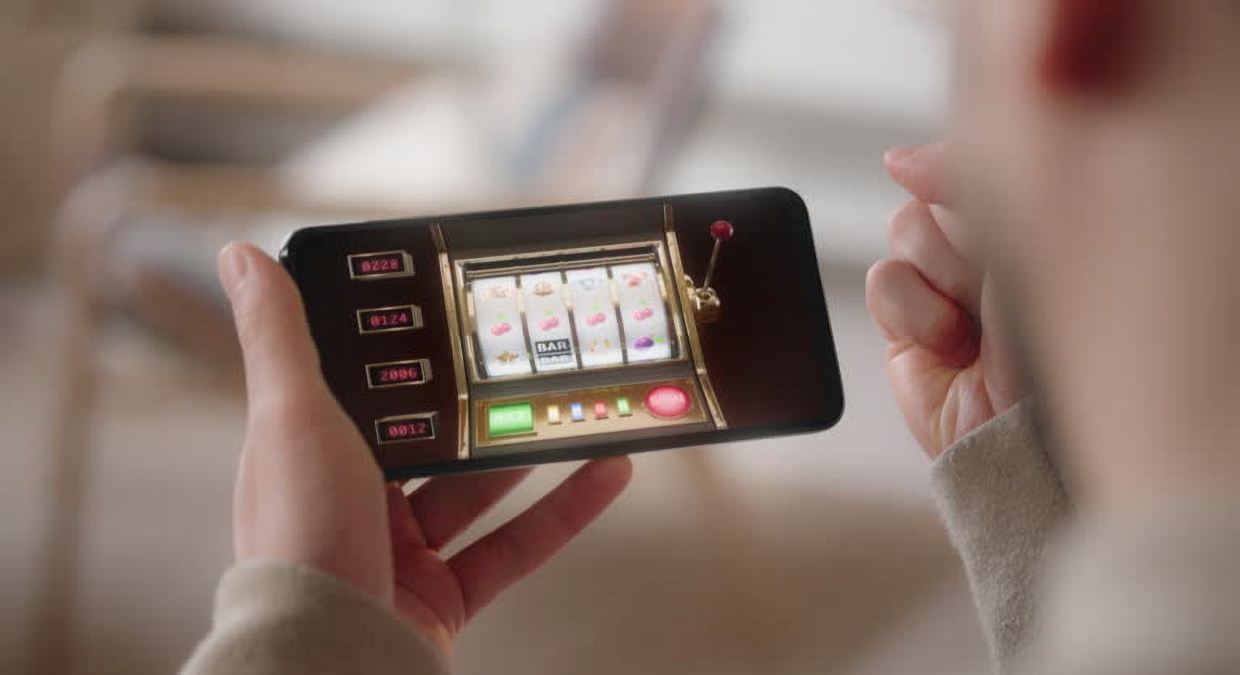 Why People Love Playing Online Slot Machines