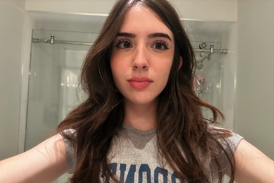 Gabriela Bee