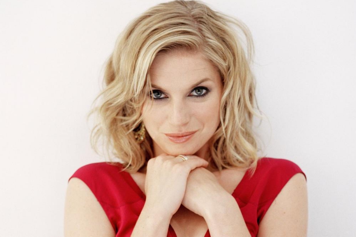 Eva Birthistle - Biography, Age, Career, Net Worth