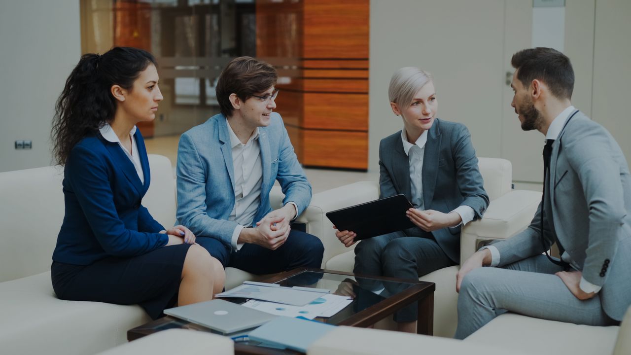 HR Compliance Reporting vs Manual Reporting: Which Method Ensures Greater Accuracy?