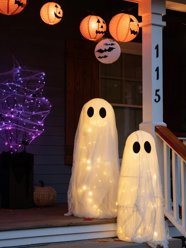 Illuminate Ghosts Made From Tomato Cages